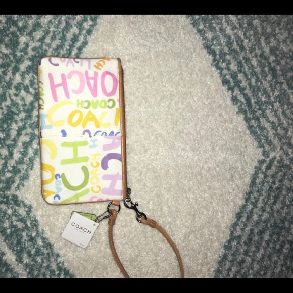 NEW Coach Hampton Graffiti Paint Signature Wristlet - Picture 3 of 4